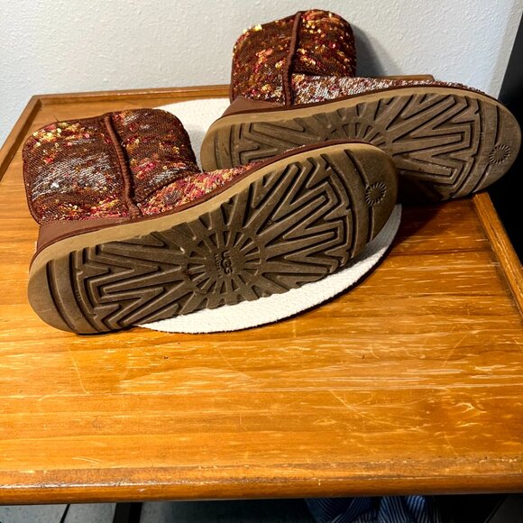 RARE Ugg Red, Gold & Silver Sequins Boots w Genuine Sheepskin Lining SZ 10 - Picture 6 of 6